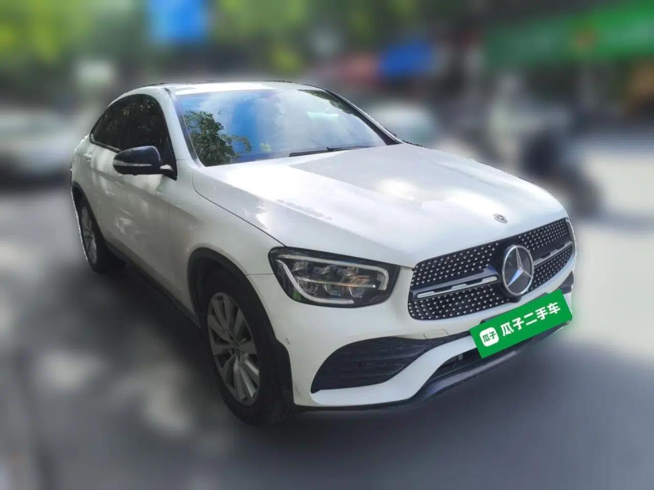 Mercedes-Benz GLC Coupe 2020 GLC 260 4MATIC Coupe SUV — миниатюра 3