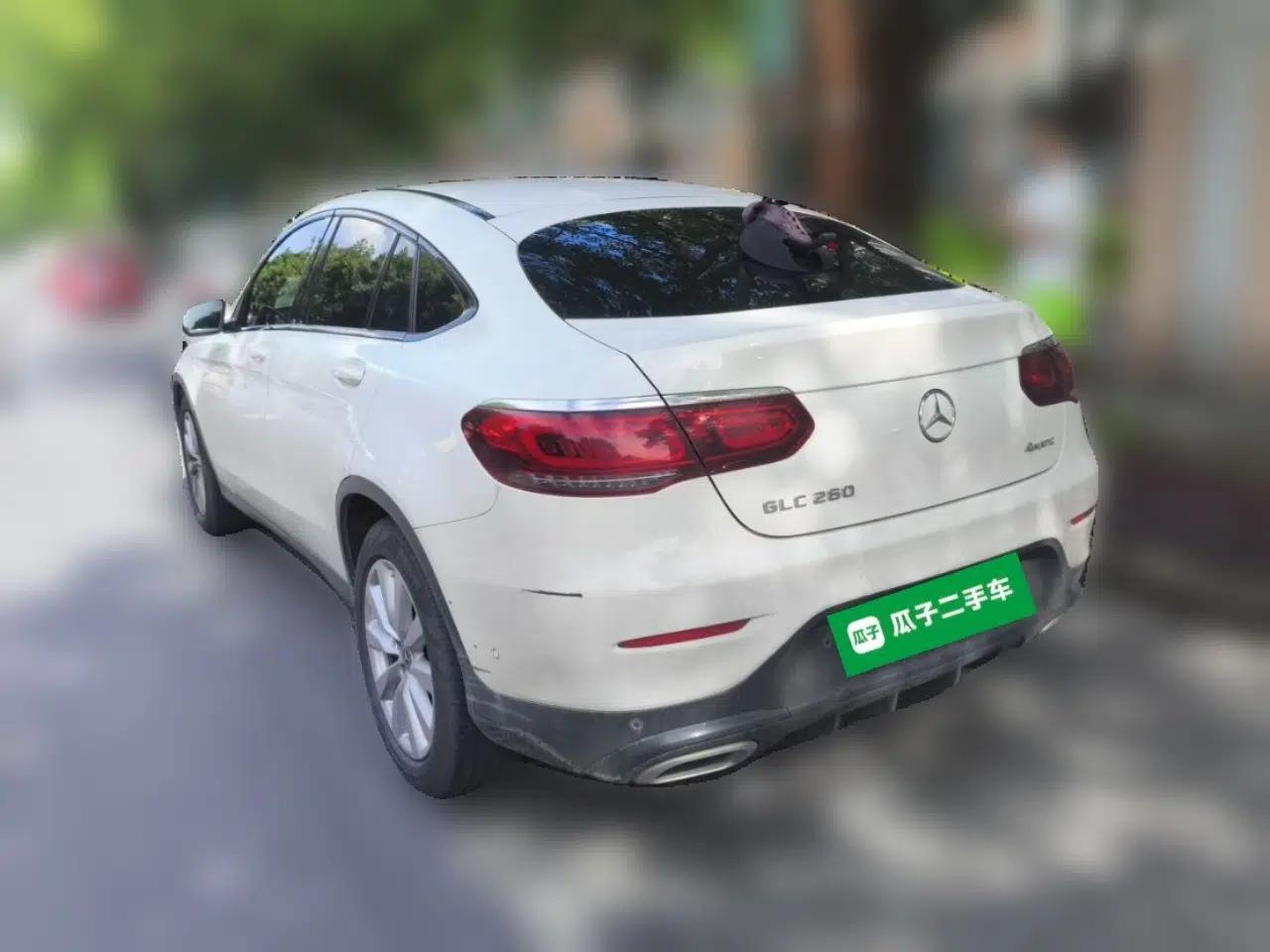 Mercedes-Benz GLC Coupe 2020 GLC 260 4MATIC Coupe SUV — миниатюра 4