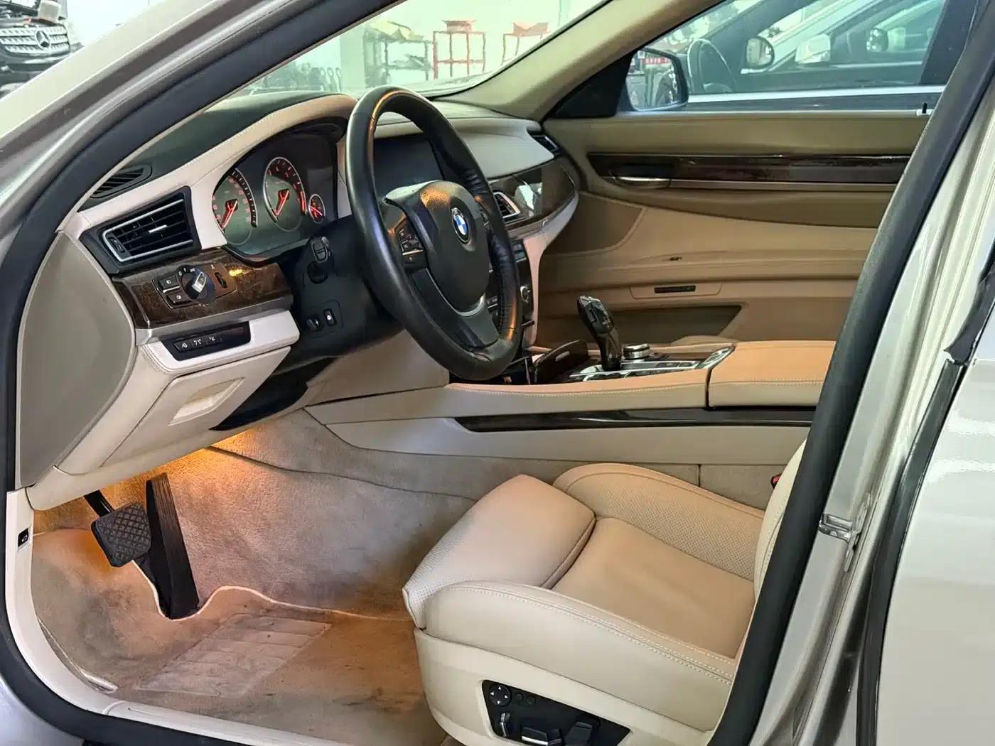 2010 BMW 7 Series 760Li — миниатюра 2