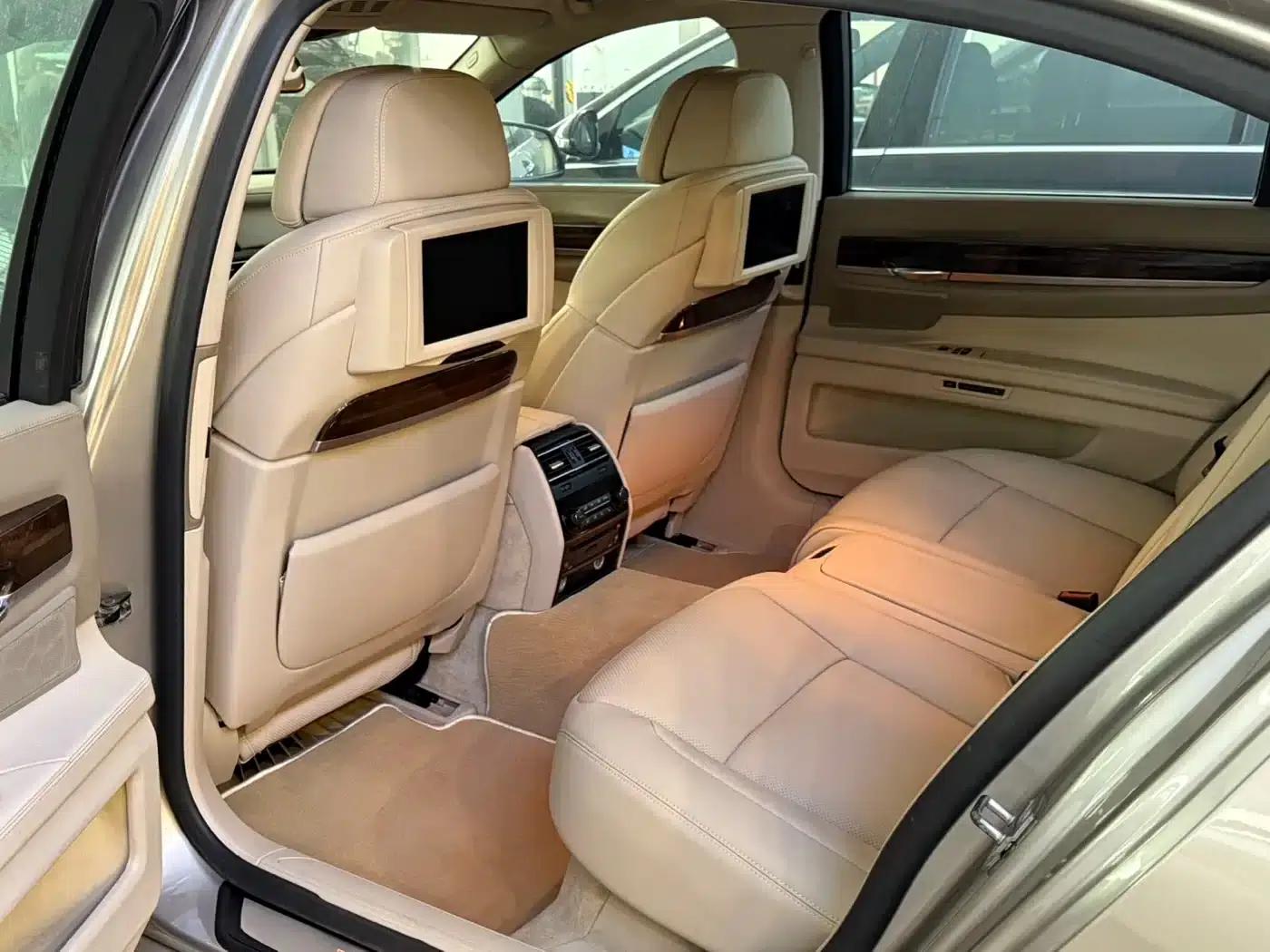 2010 BMW 7 Series 760Li — миниатюра 4