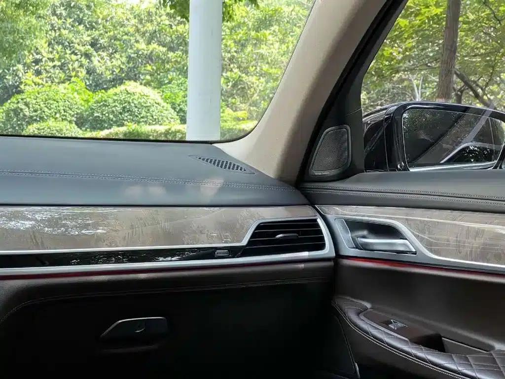 2019 BMW 7 Series Facelift 740Li Leading Luxury Package — миниатюра 19