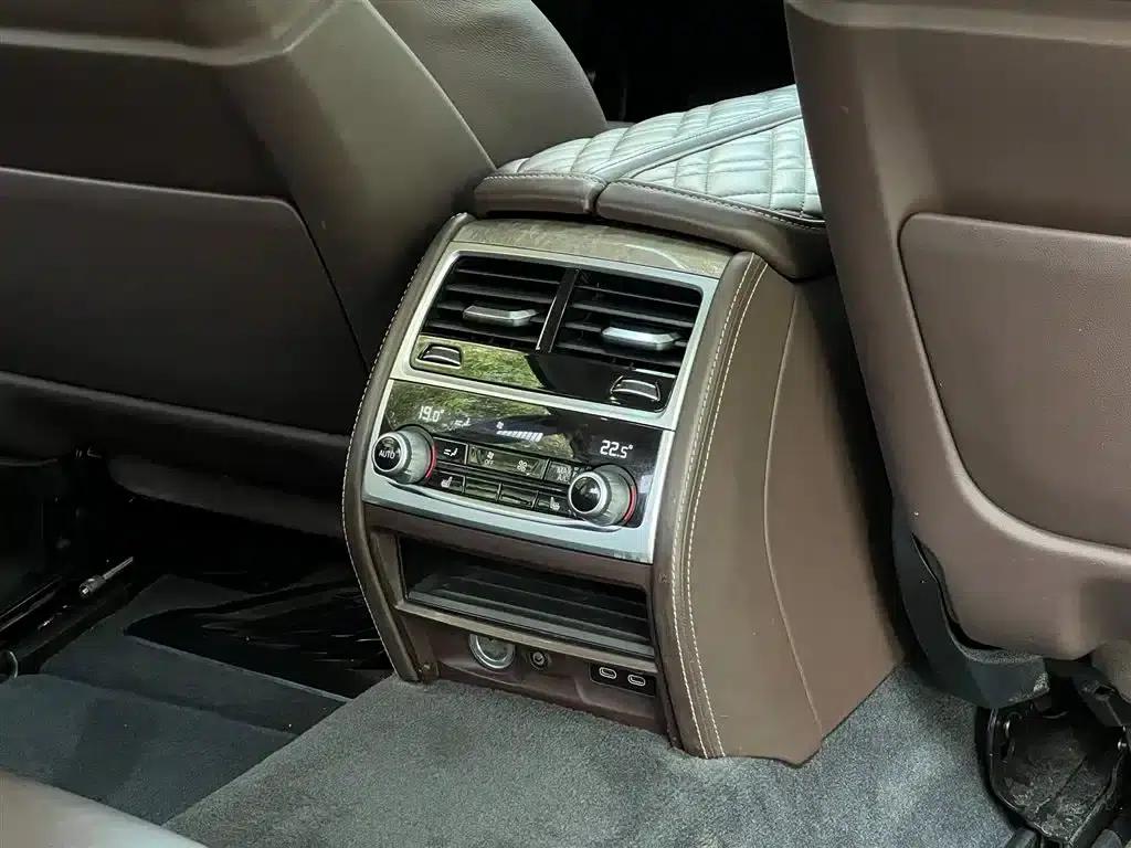 2019 BMW 7 Series Facelift 740Li Leading Luxury Package — миниатюра 25