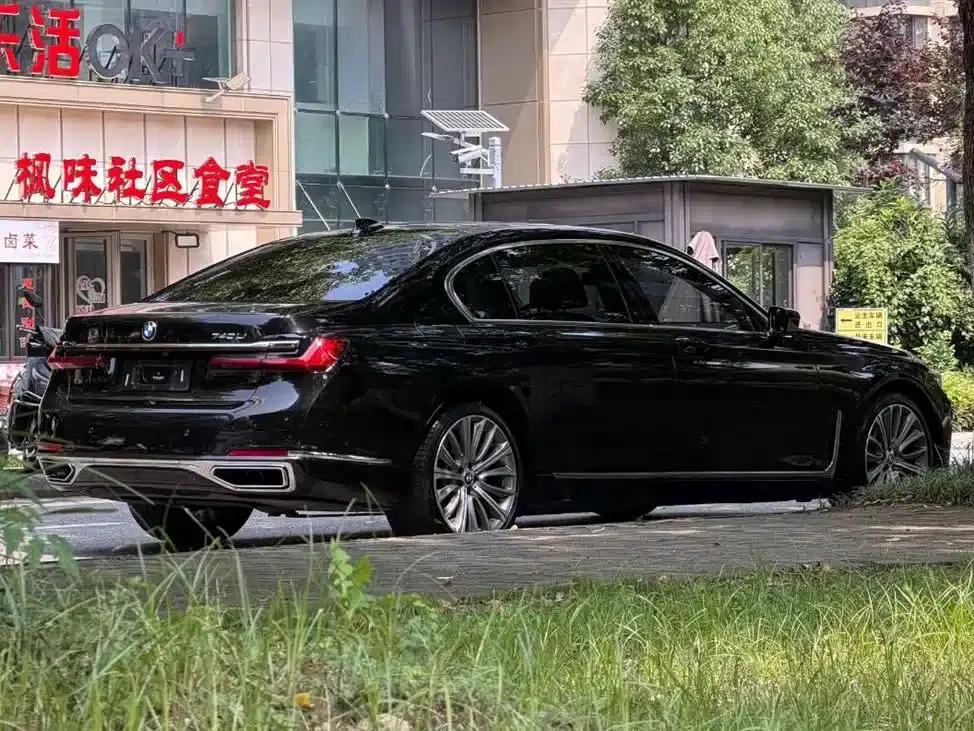 2019 BMW 7 Series Facelift 740Li Leading Luxury Package — миниатюра 4