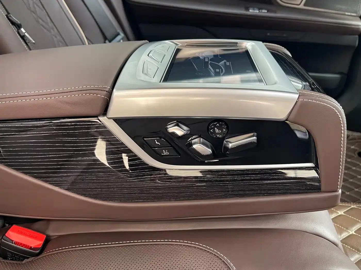2019 BMW 7 Series Facelift 730Li M Sport Package — миниатюра 15