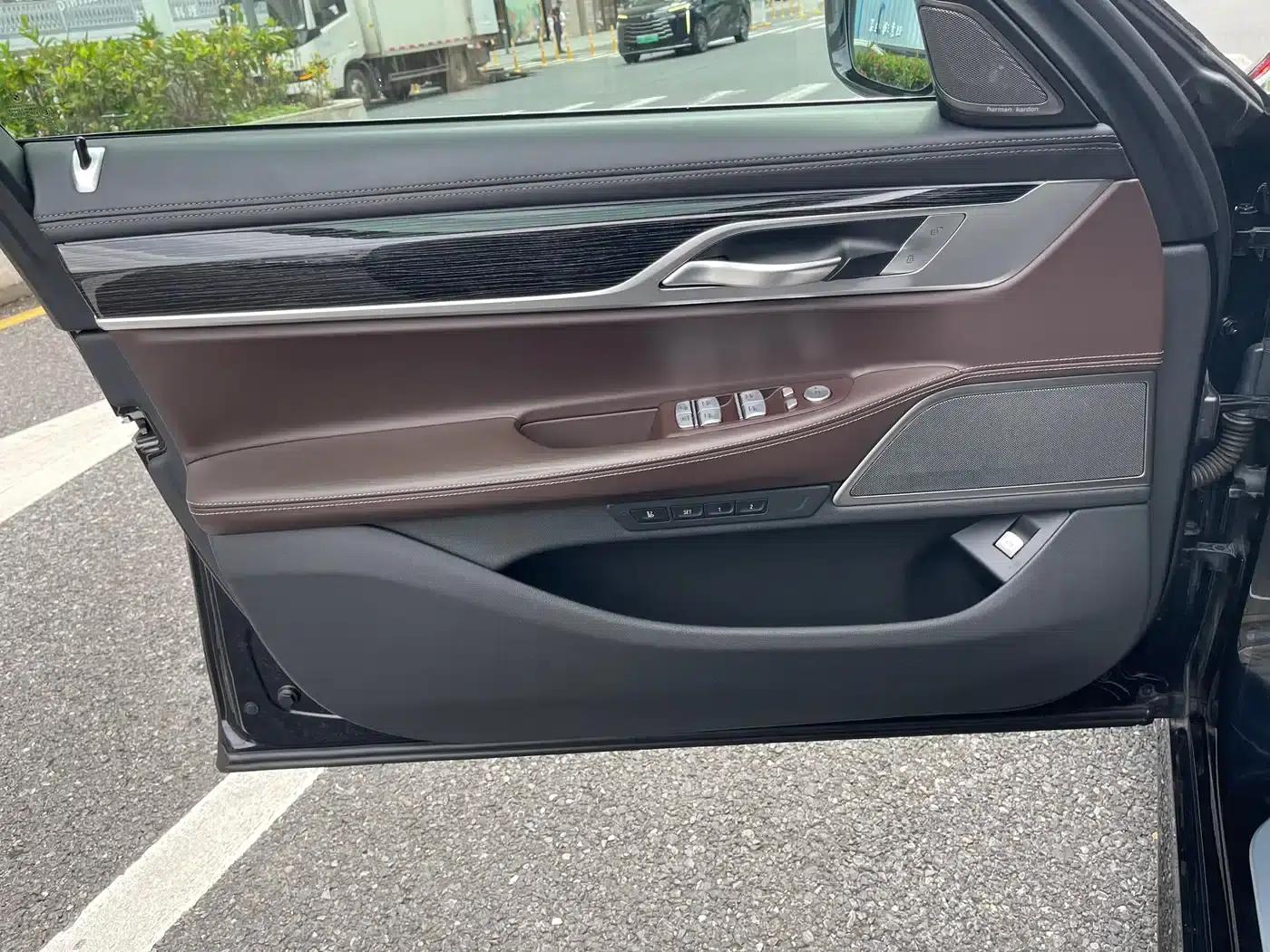 2019 BMW 7 Series Facelift 730Li M Sport Package — миниатюра 20