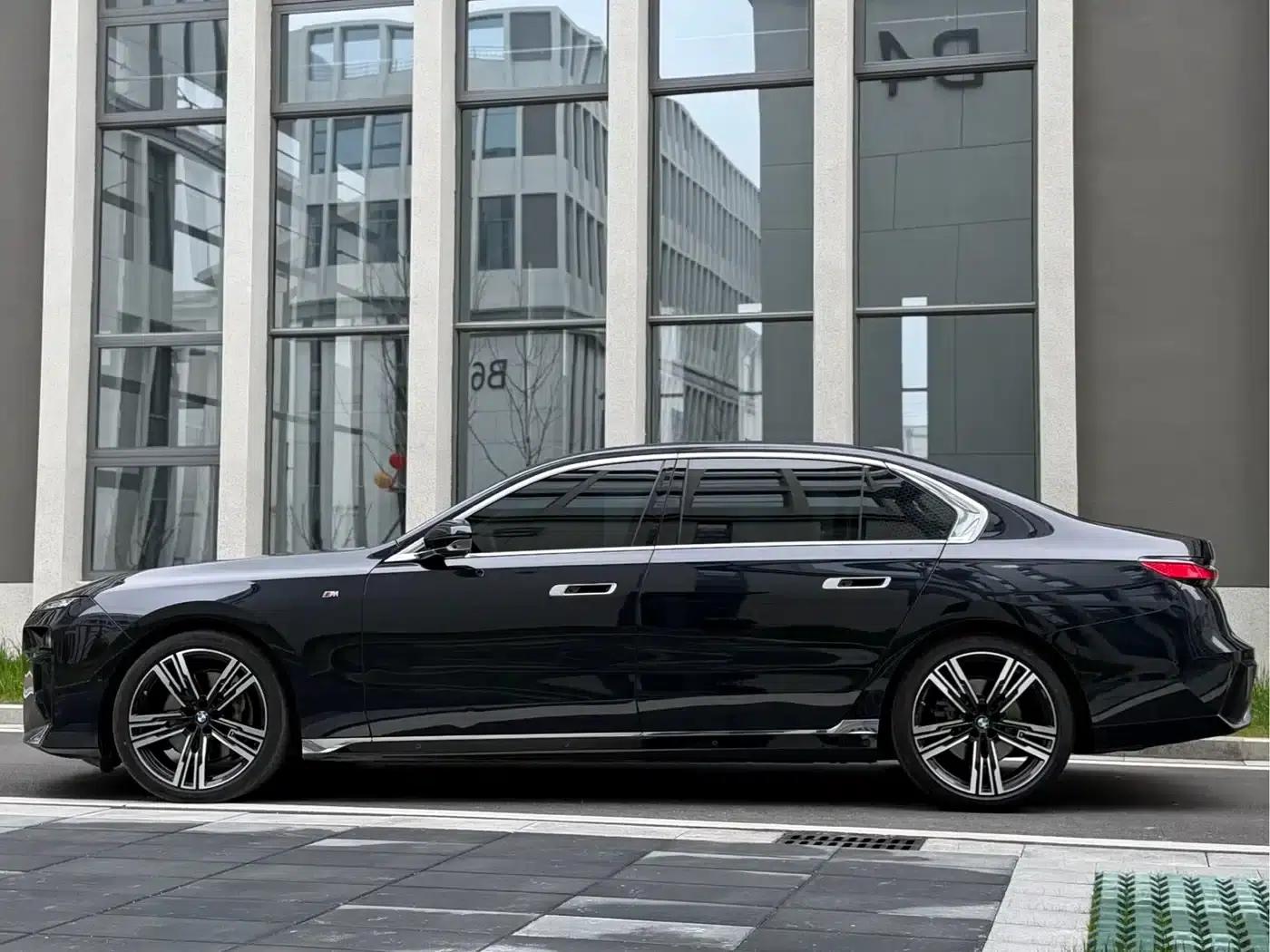 2023 BMW 7 Series 740Li Luxury M Sport Package — миниатюра 4