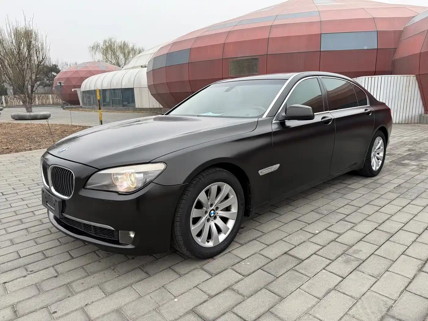 BMW 7 Series 2009 740Li Luxury — миниатюра 1
