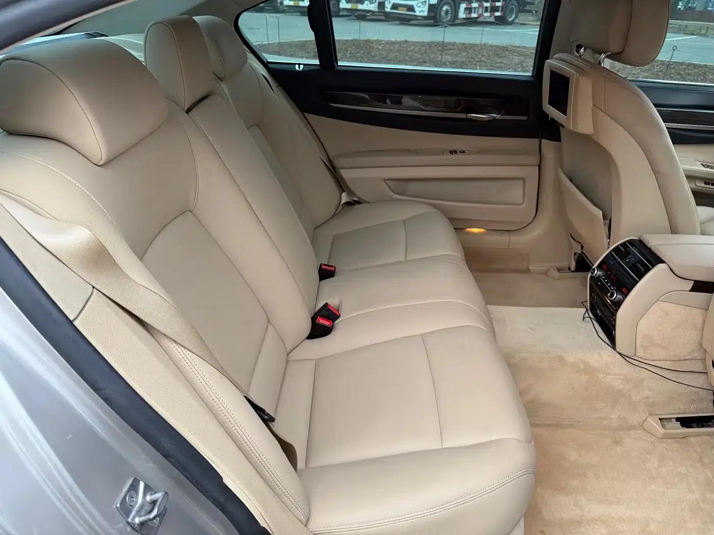 BMW 7 Series 2009 740Li Luxury — миниатюра 14