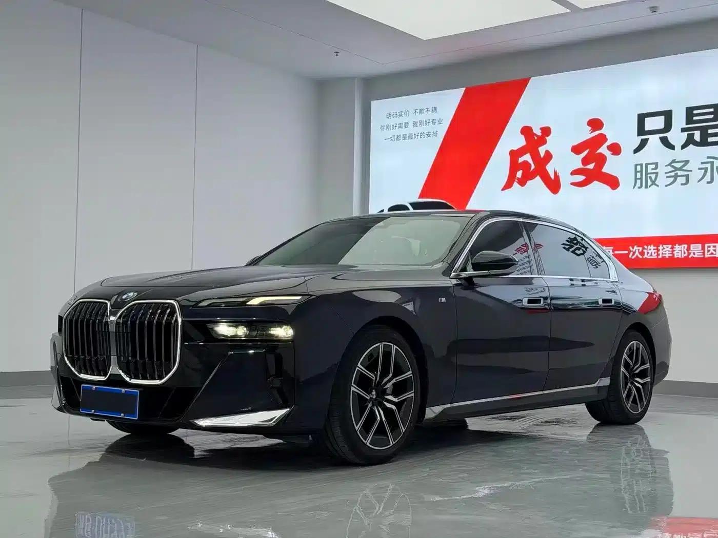 2023 BMW 7 Series 735Li M Sport Package — миниатюра 1