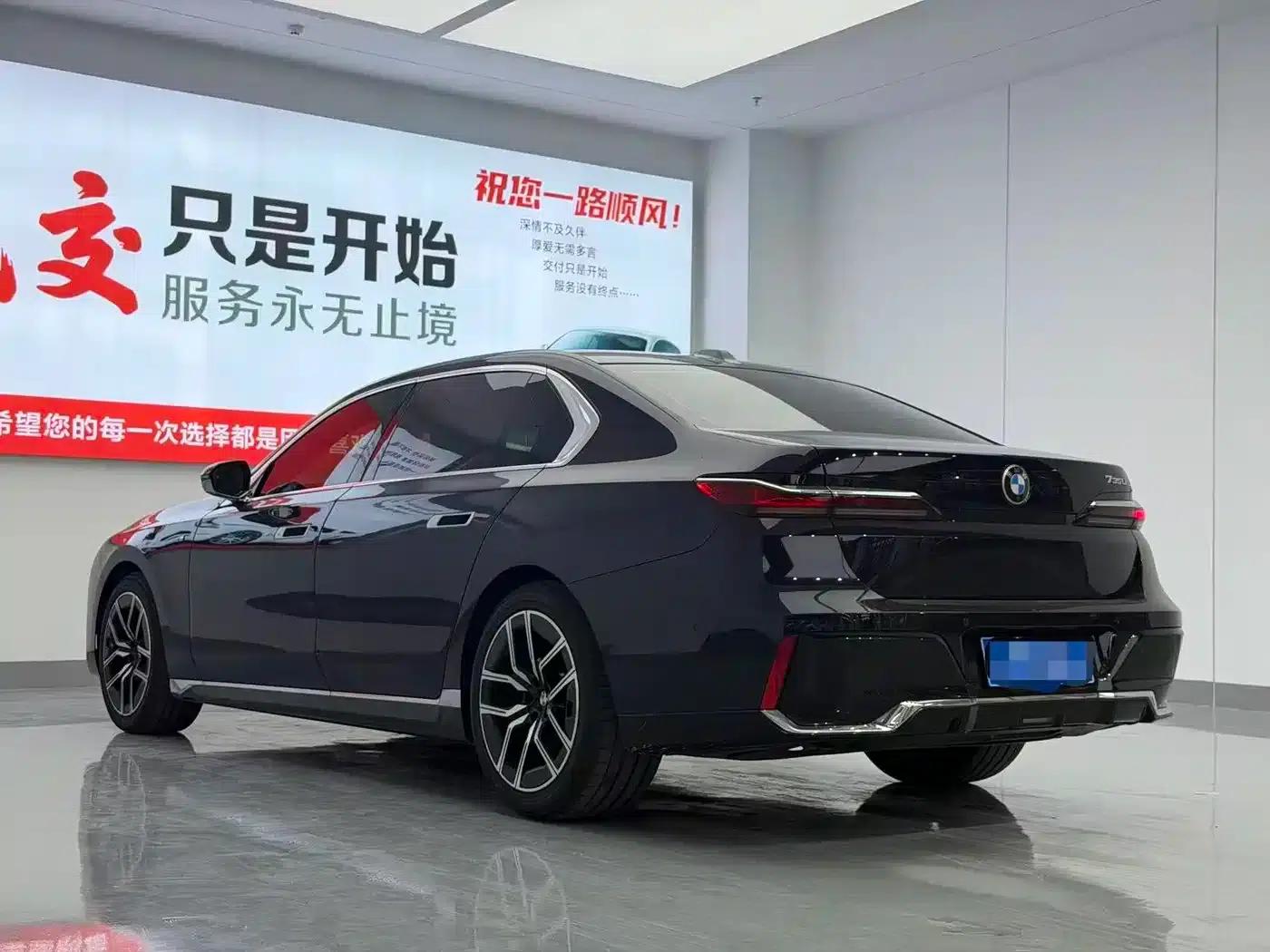 2023 BMW 7 Series 735Li M Sport Package — миниатюра 10