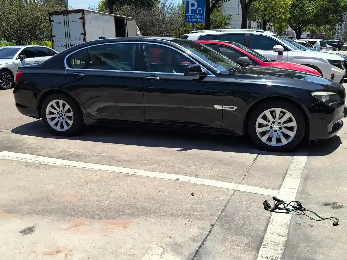 2011 BMW 7 Series 740Li Steinway Limited Edition — миниатюра 3