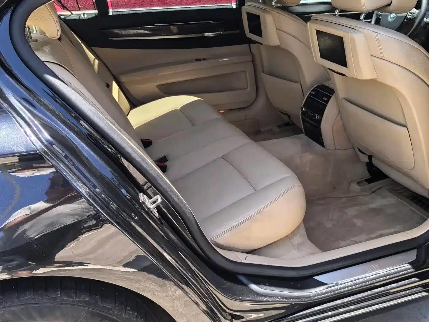 2011 BMW 7 Series 740Li Steinway Limited Edition — миниатюра 8
