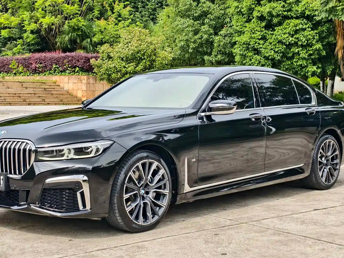 2019 BMW 7 Series 740Li Leading Edition M Sport Package — миниатюра 1