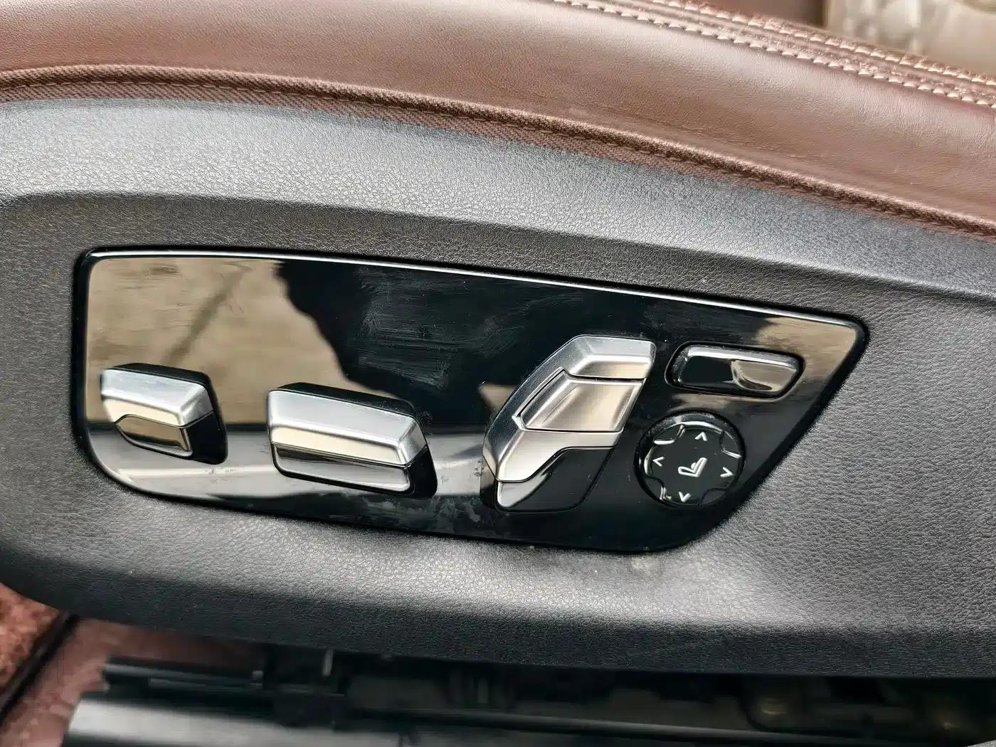2019 BMW 7 Series 740Li Leading Edition M Sport Package — миниатюра 14