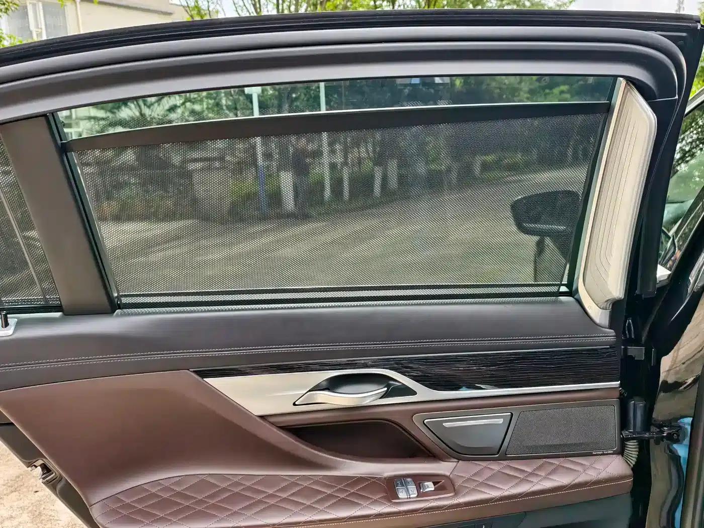 2019 BMW 7 Series 740Li Leading Edition M Sport Package — миниатюра 21