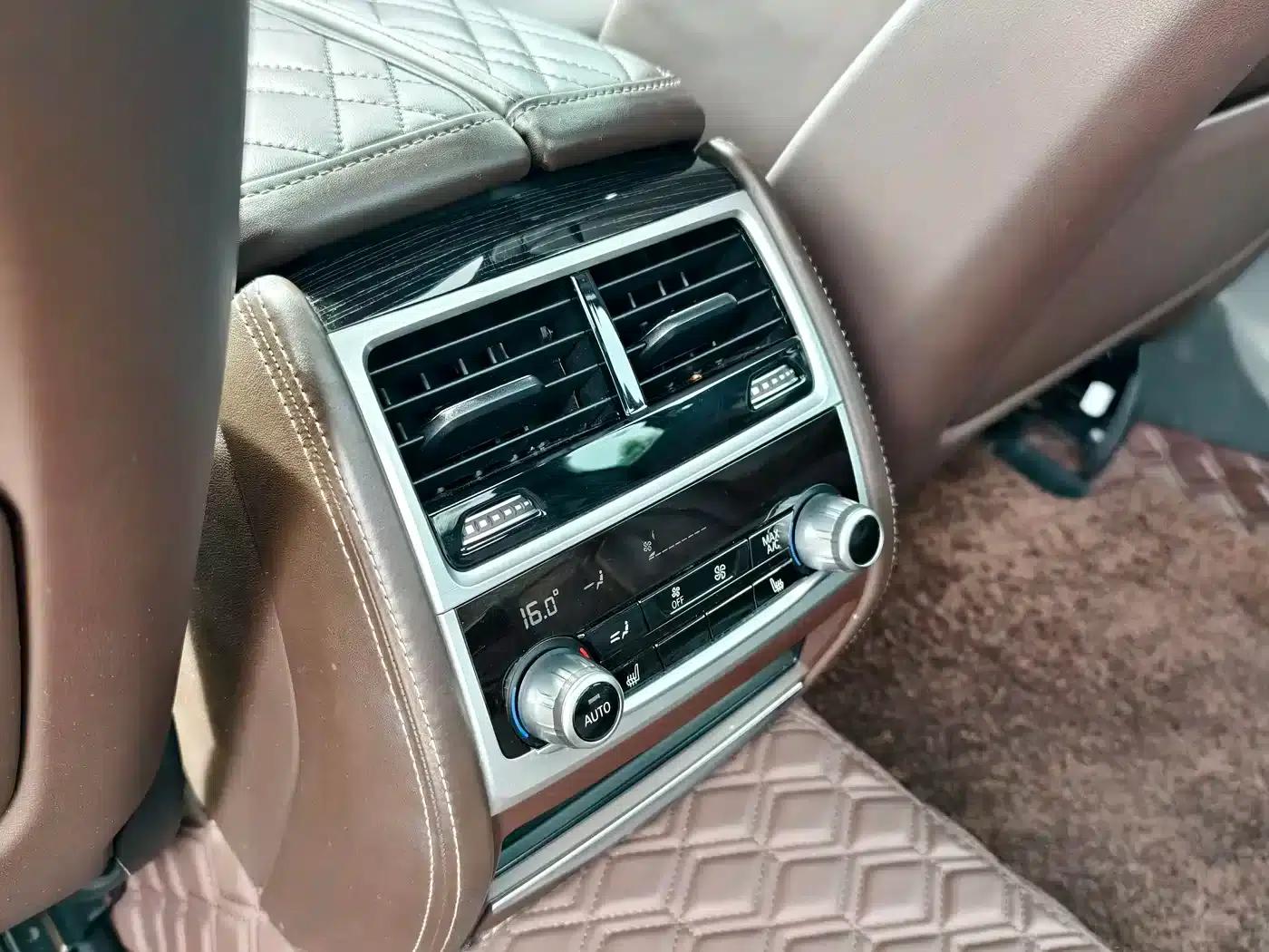 2019 BMW 7 Series 740Li Leading Edition M Sport Package — миниатюра 22