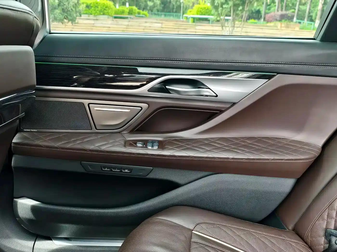 2019 BMW 7 Series 740Li Leading Edition M Sport Package — миниатюра 23