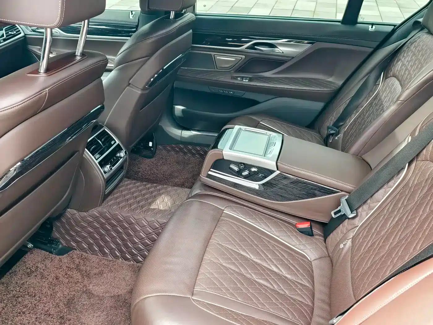 2019 BMW 7 Series 740Li Leading Edition M Sport Package — миниатюра 25