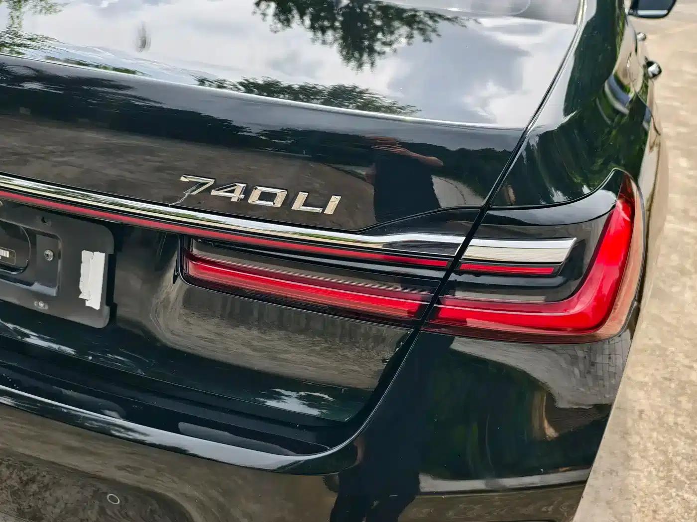 2019 BMW 7 Series 740Li Leading Edition M Sport Package — миниатюра 26