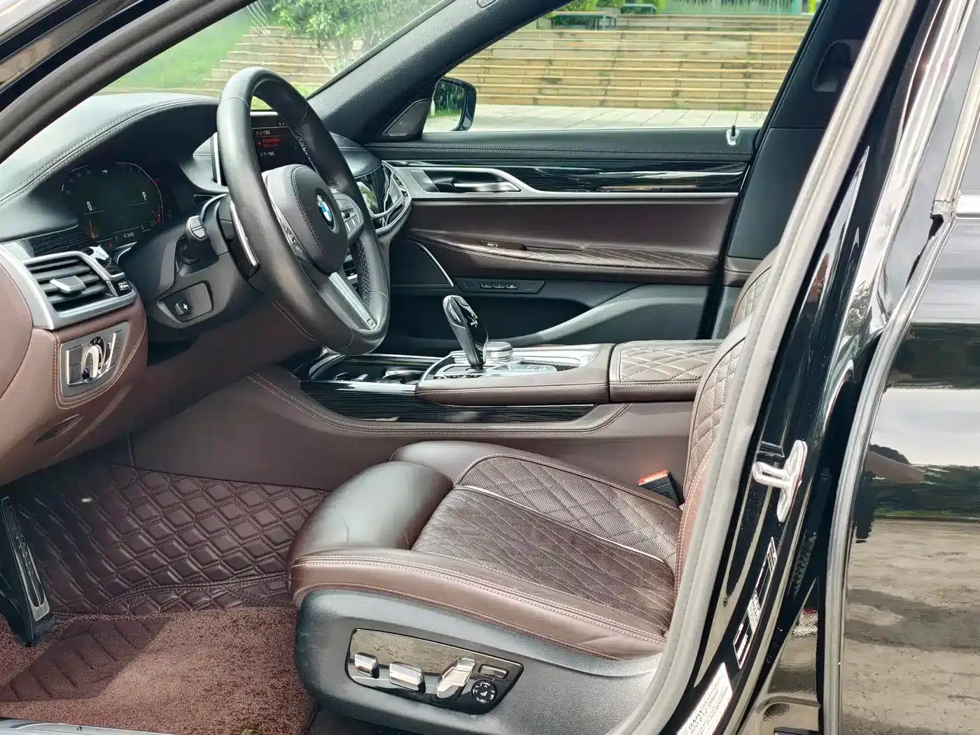 2019 BMW 7 Series 740Li Leading Edition M Sport Package — миниатюра 4