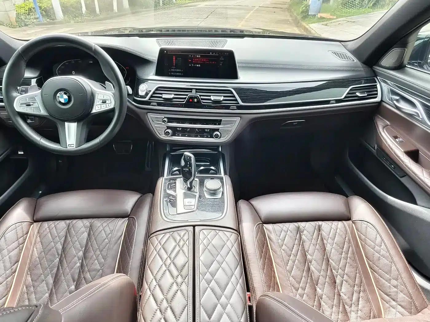 2019 BMW 7 Series 740Li Leading Edition M Sport Package — миниатюра 6