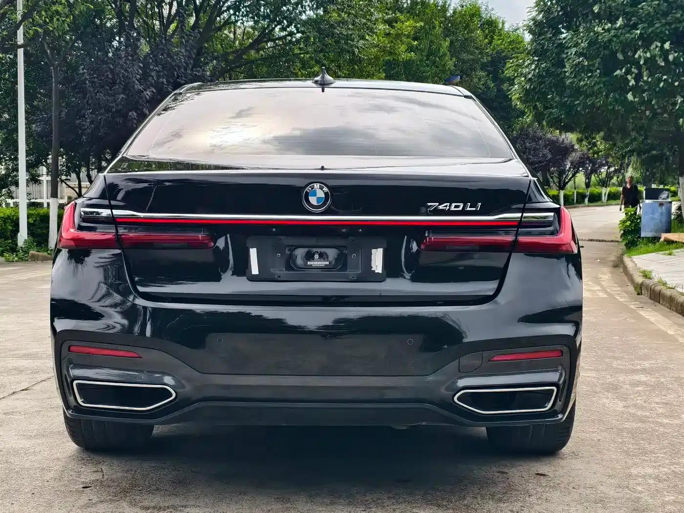 2019 BMW 7 Series 740Li Leading Edition M Sport Package — миниатюра 8