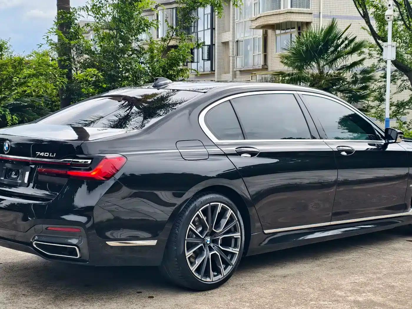 2019 BMW 7 Series 740Li Leading Edition M Sport Package — миниатюра 9