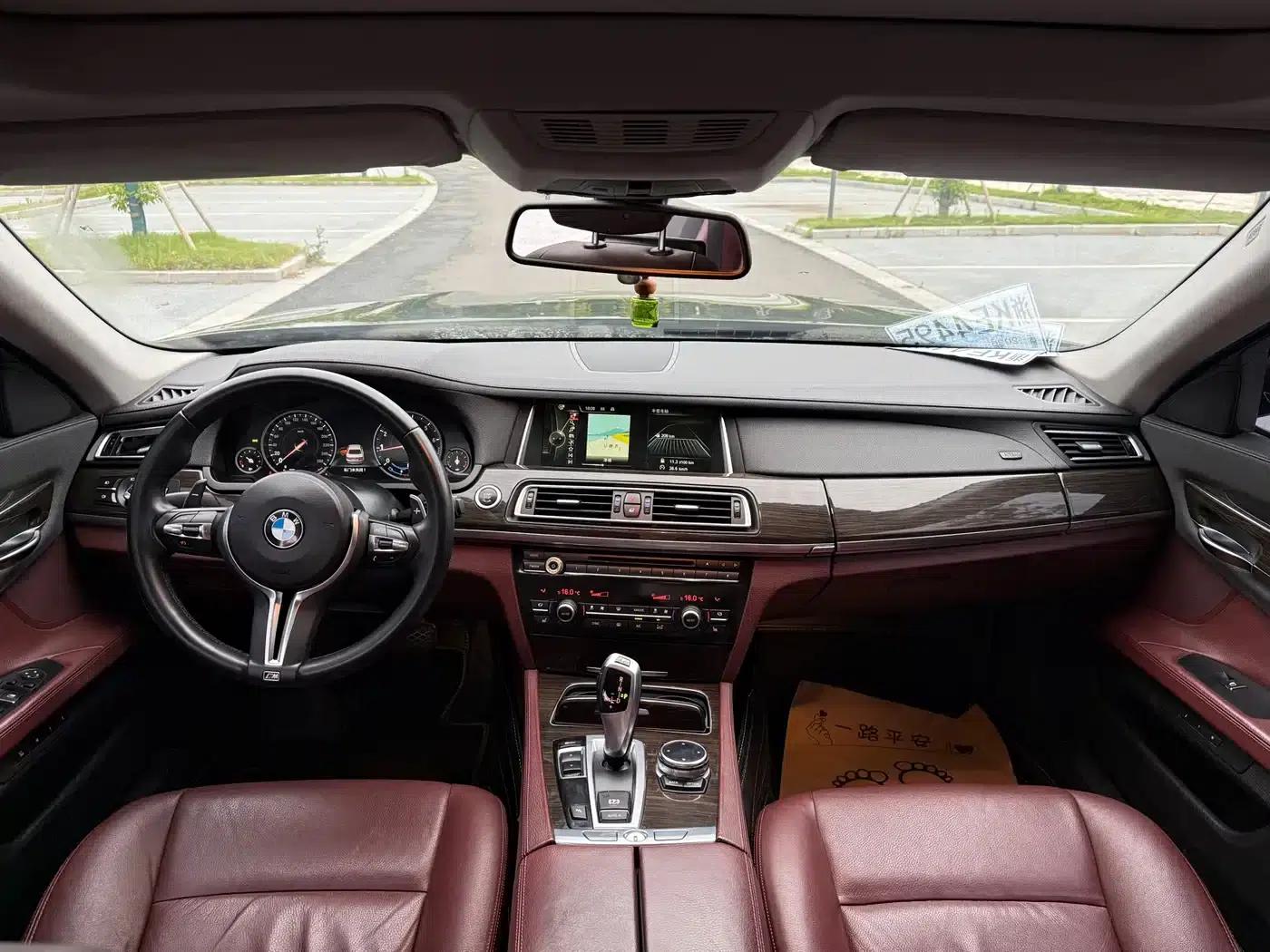 BMW 7 Series 2013 730Li Leading Edition — миниатюра 12