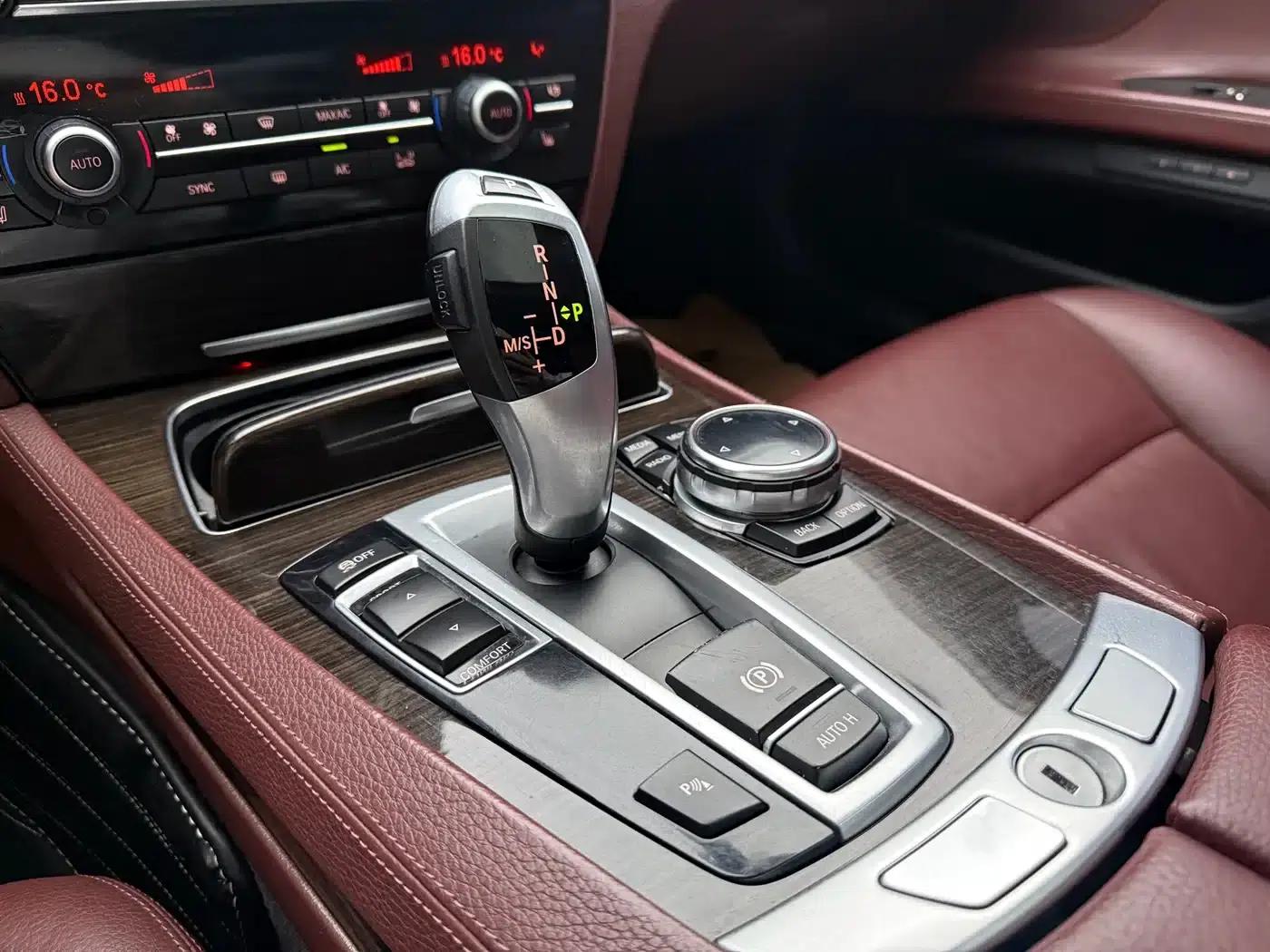 BMW 7 Series 2013 730Li Leading Edition — миниатюра 15