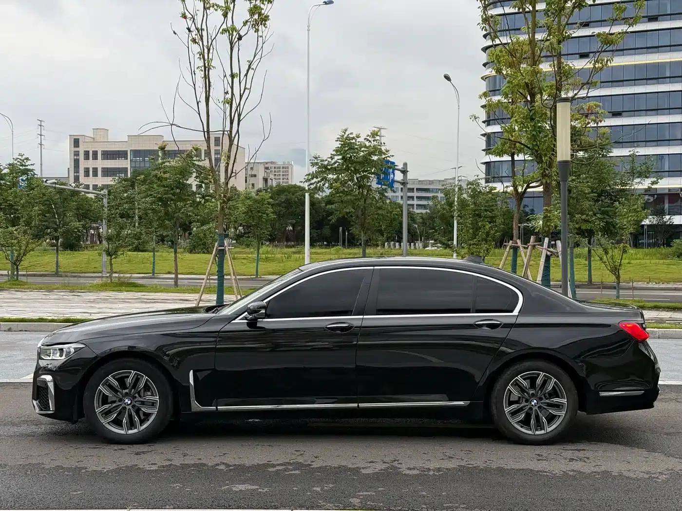 BMW 7 Series 2013 730Li Leading Edition — миниатюра 3