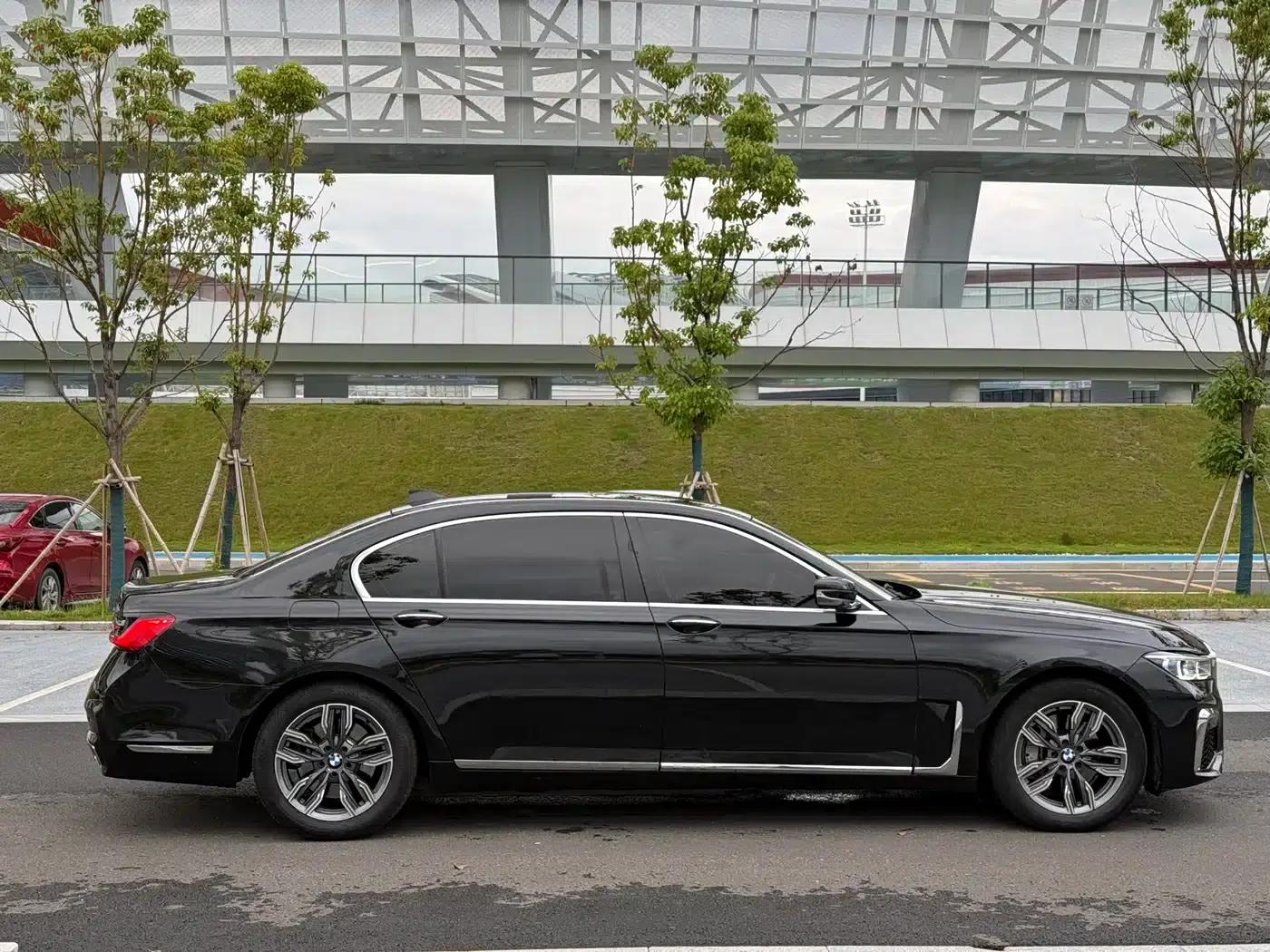 BMW 7 Series 2013 730Li Leading Edition — миниатюра 8