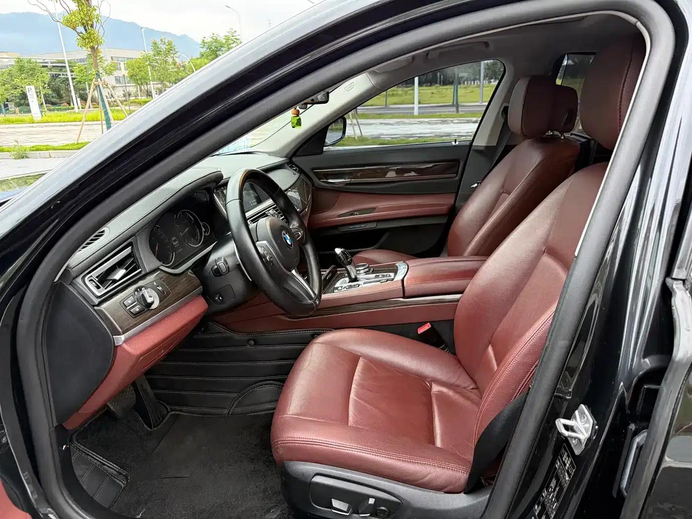BMW 7 Series 2013 730Li Leading Edition — миниатюра 10