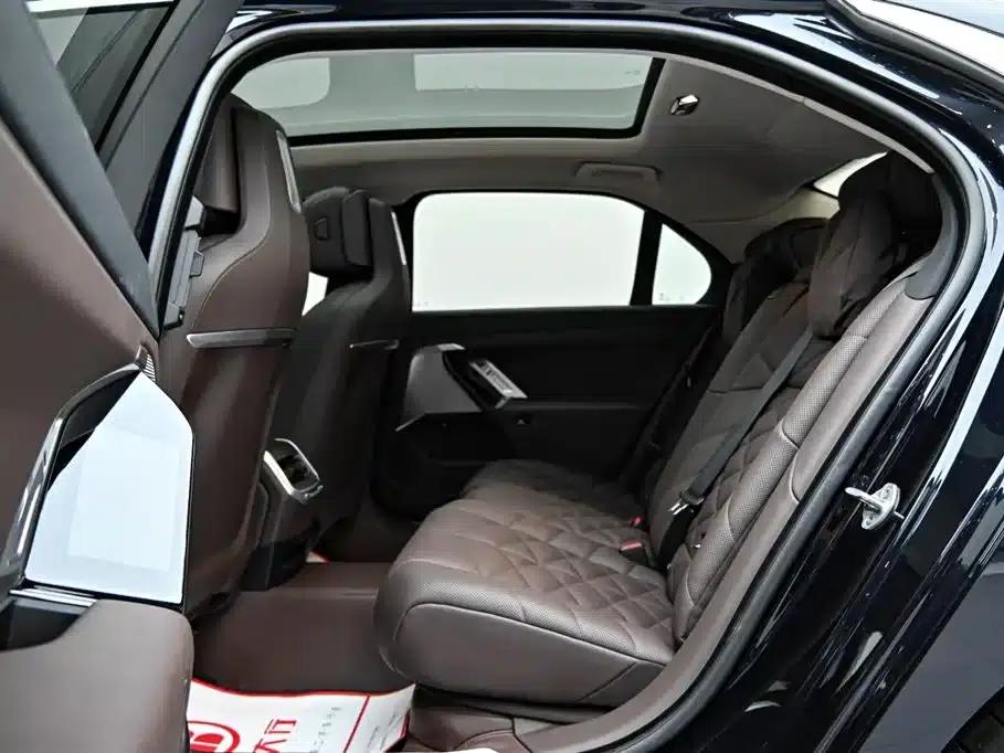2023 BMW 7 Series 735Li Luxury Package — миниатюра 12