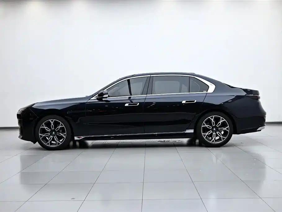 2023 BMW 7 Series 735Li Luxury Package — миниатюра 5