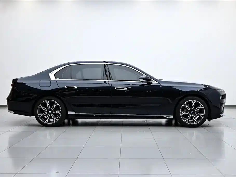 2023 BMW 7 Series 735Li Luxury Package — миниатюра 6