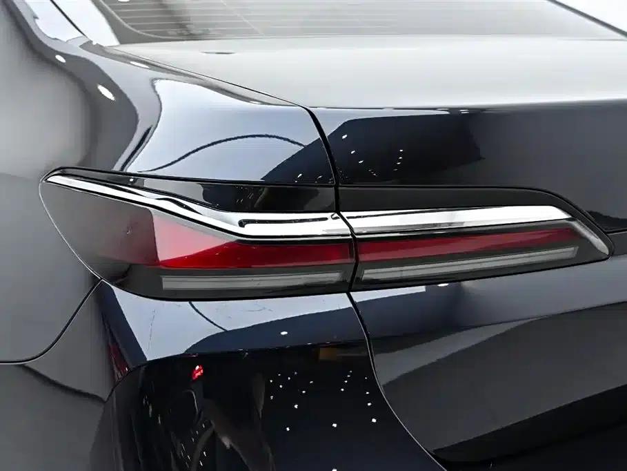 2023 BMW 7 Series 735Li Luxury Package — миниатюра 10