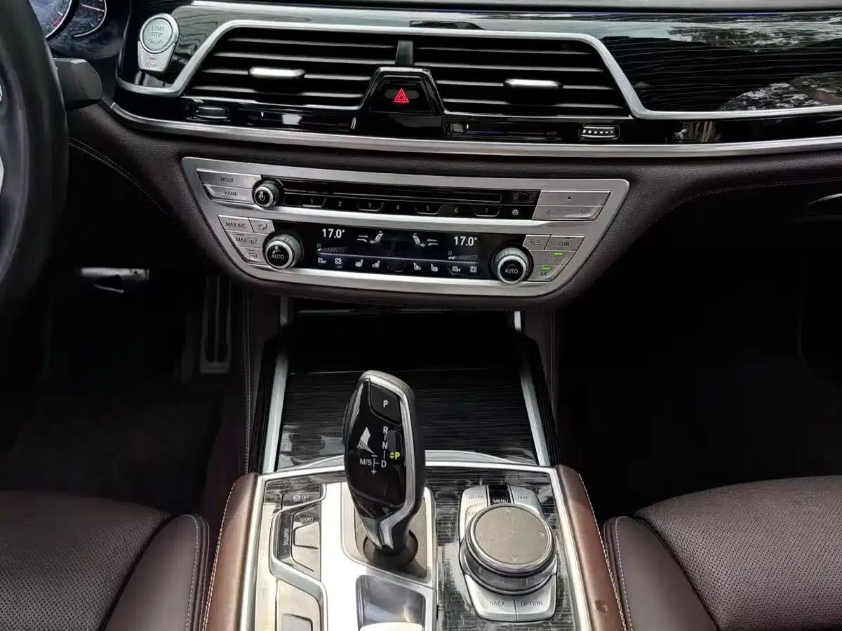 2018 BMW 7 Series 730Li Luxury M Sport Package — миниатюра 12