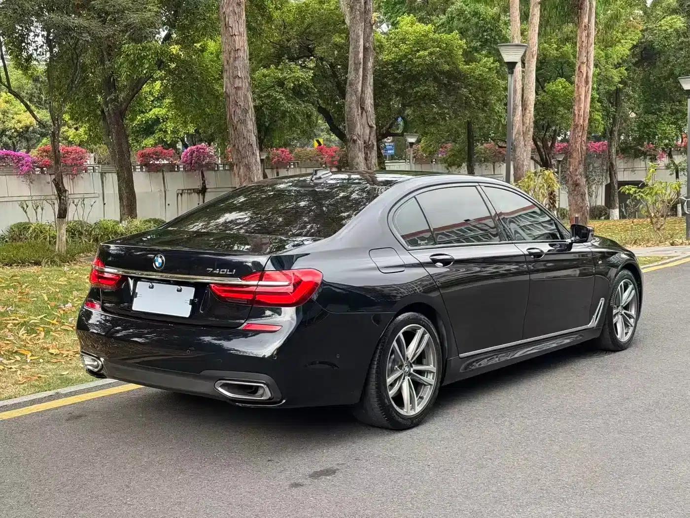 2018 BMW 7 Series 730Li Luxury M Sport Package — миниатюра 15