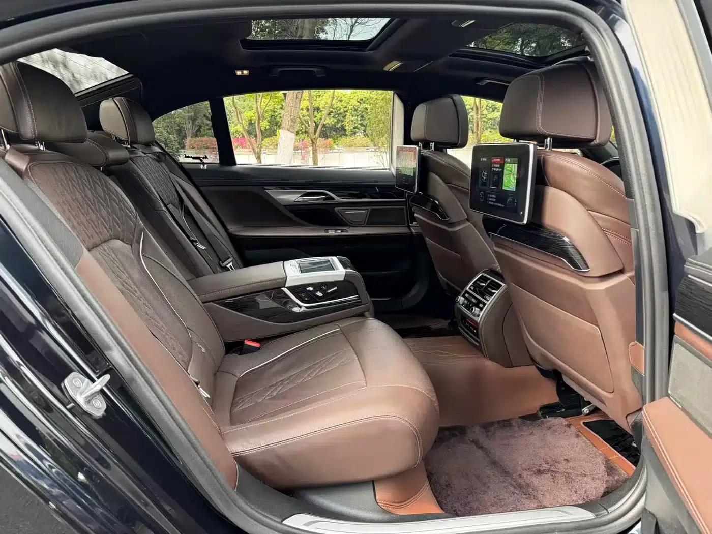 2018 BMW 7 Series 730Li Luxury M Sport Package — миниатюра 8