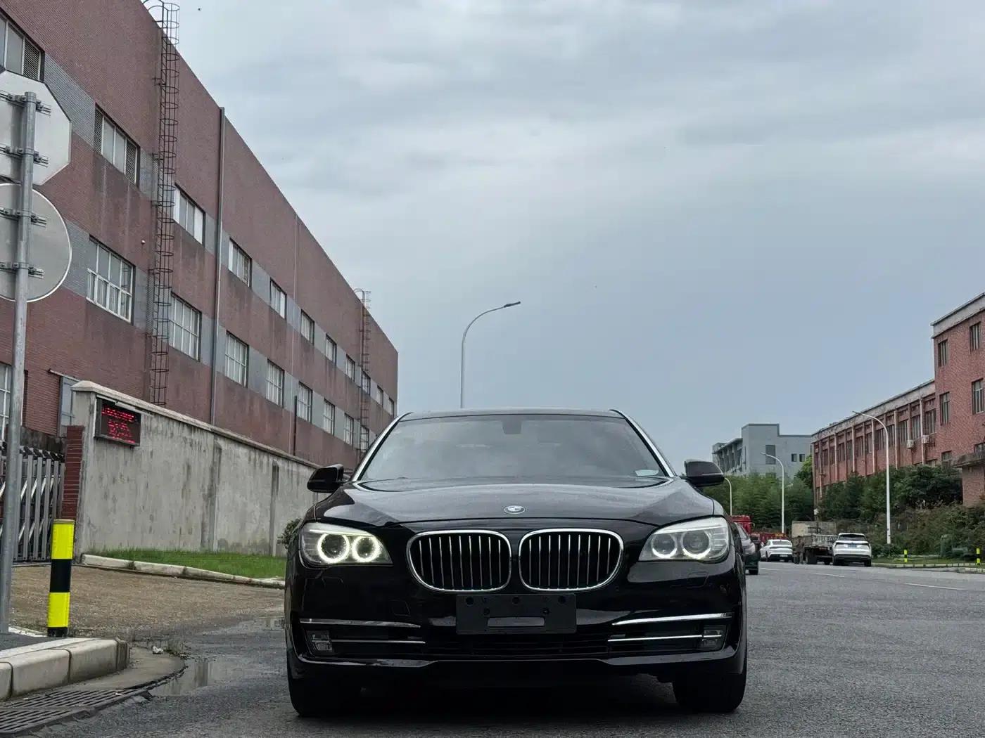 BMW 7 Series 2014 730Li Luxury Edition — миниатюра 2