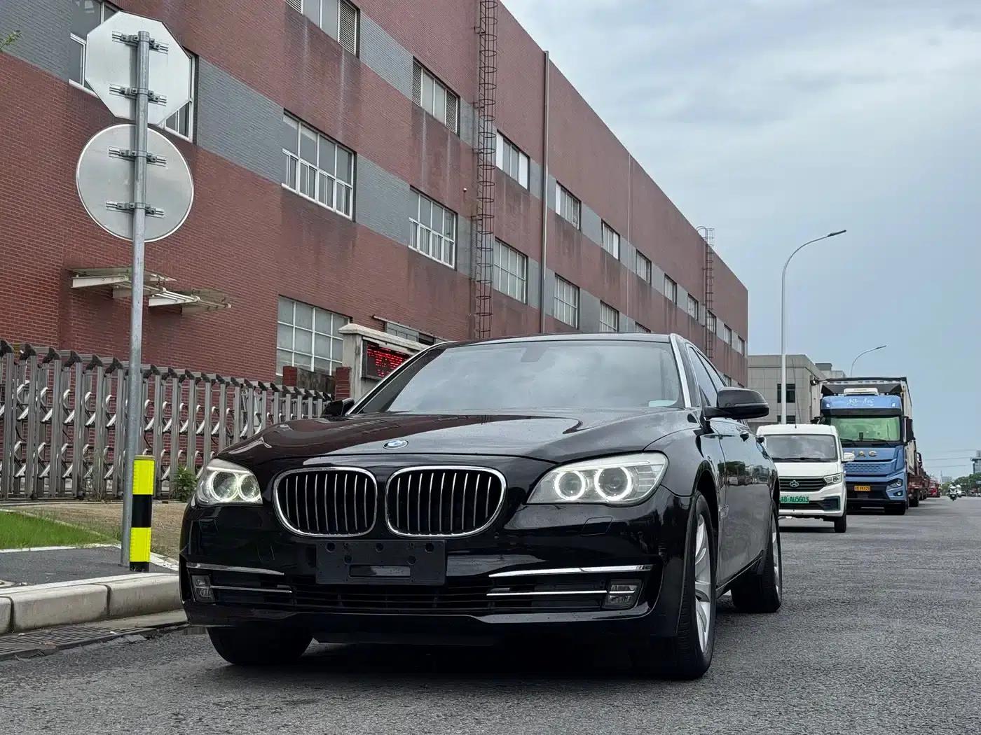 BMW 7 Series 2014 730Li Luxury Edition — миниатюра 3