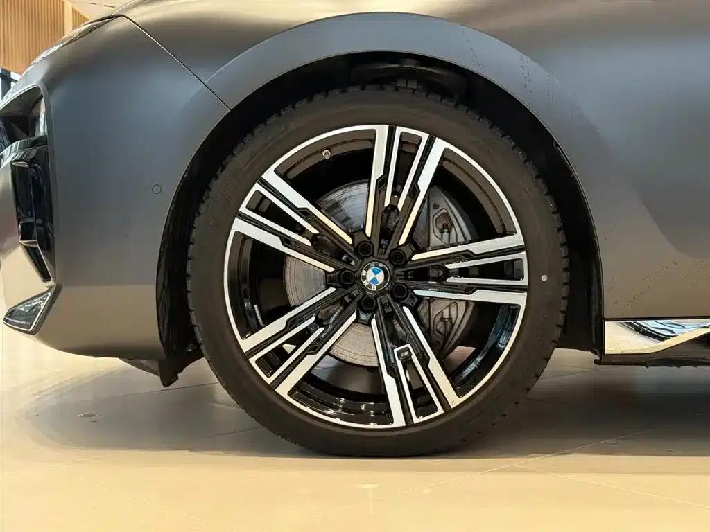 2023 BMW 7 Series 740Li Luxury M Sport Package — миниатюра 11
