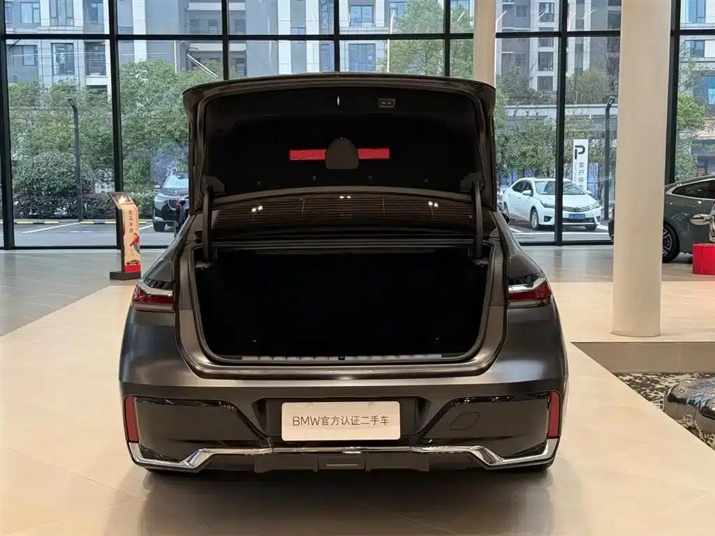 2023 BMW 7 Series 740Li Luxury M Sport Package — миниатюра 9