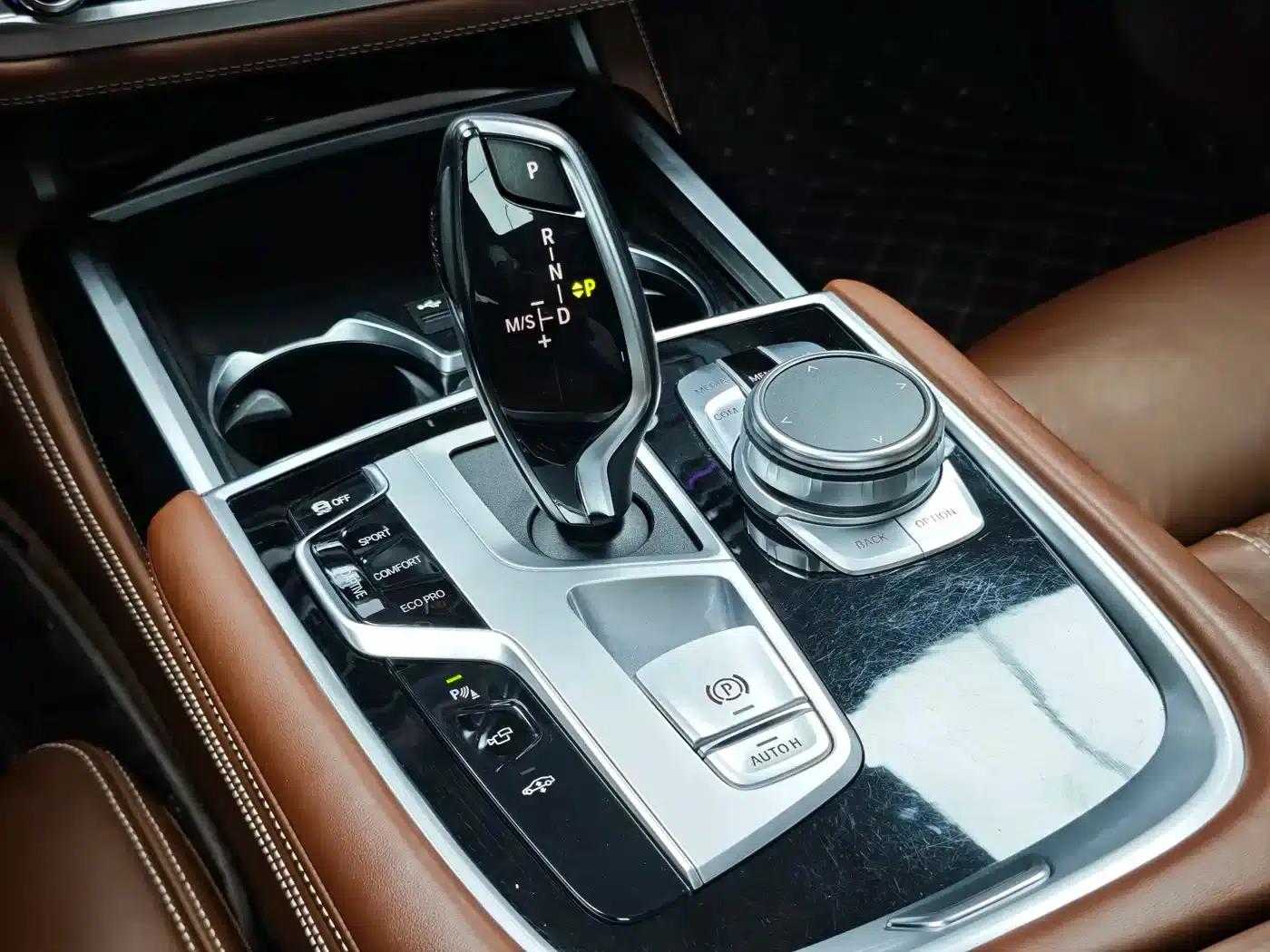2019 BMW 7 Series 740Li xDrive Executive M Sport Package — миниатюра 13
