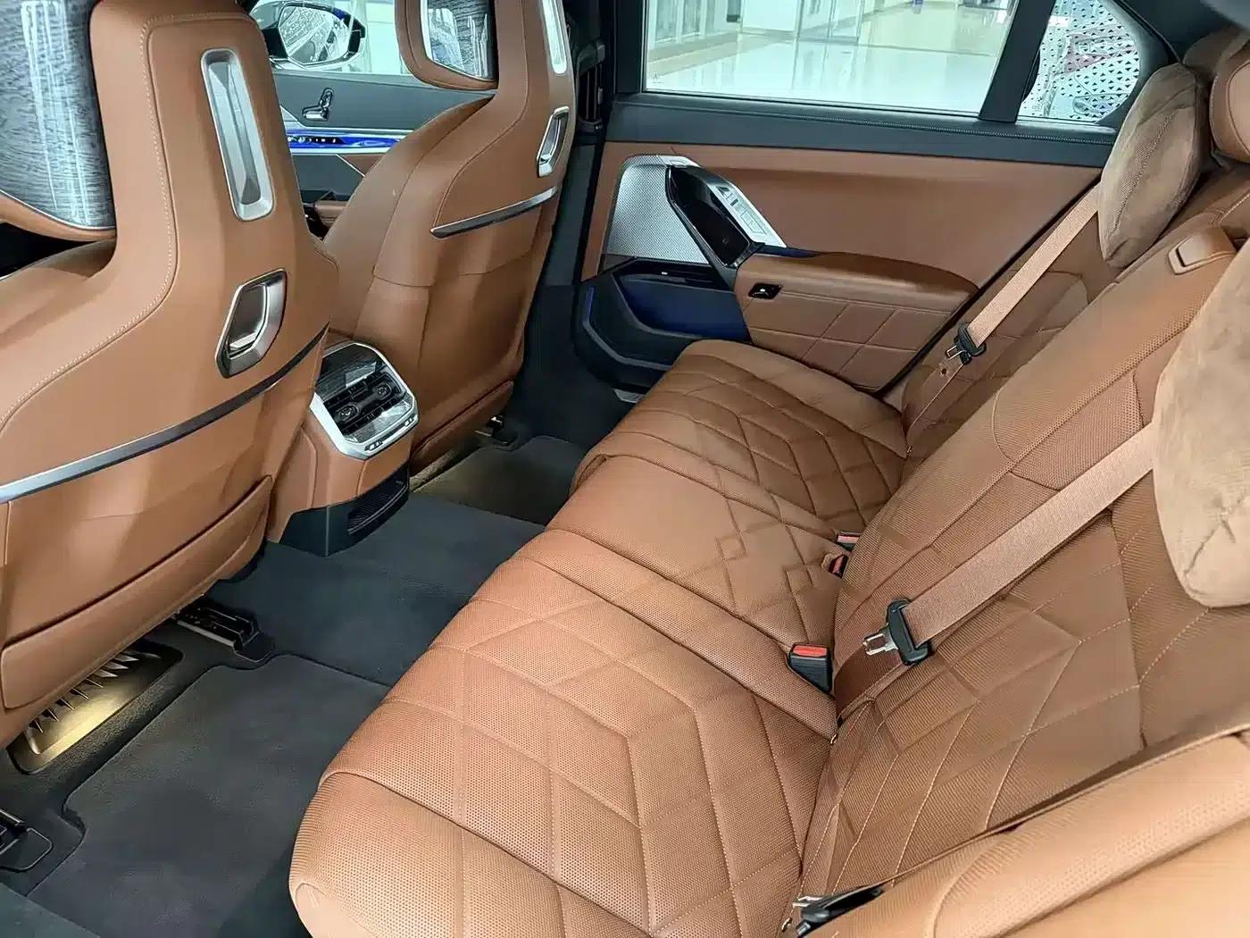 2023 BMW 7 Series 740Li Luxury M Sport Package — миниатюра 11
