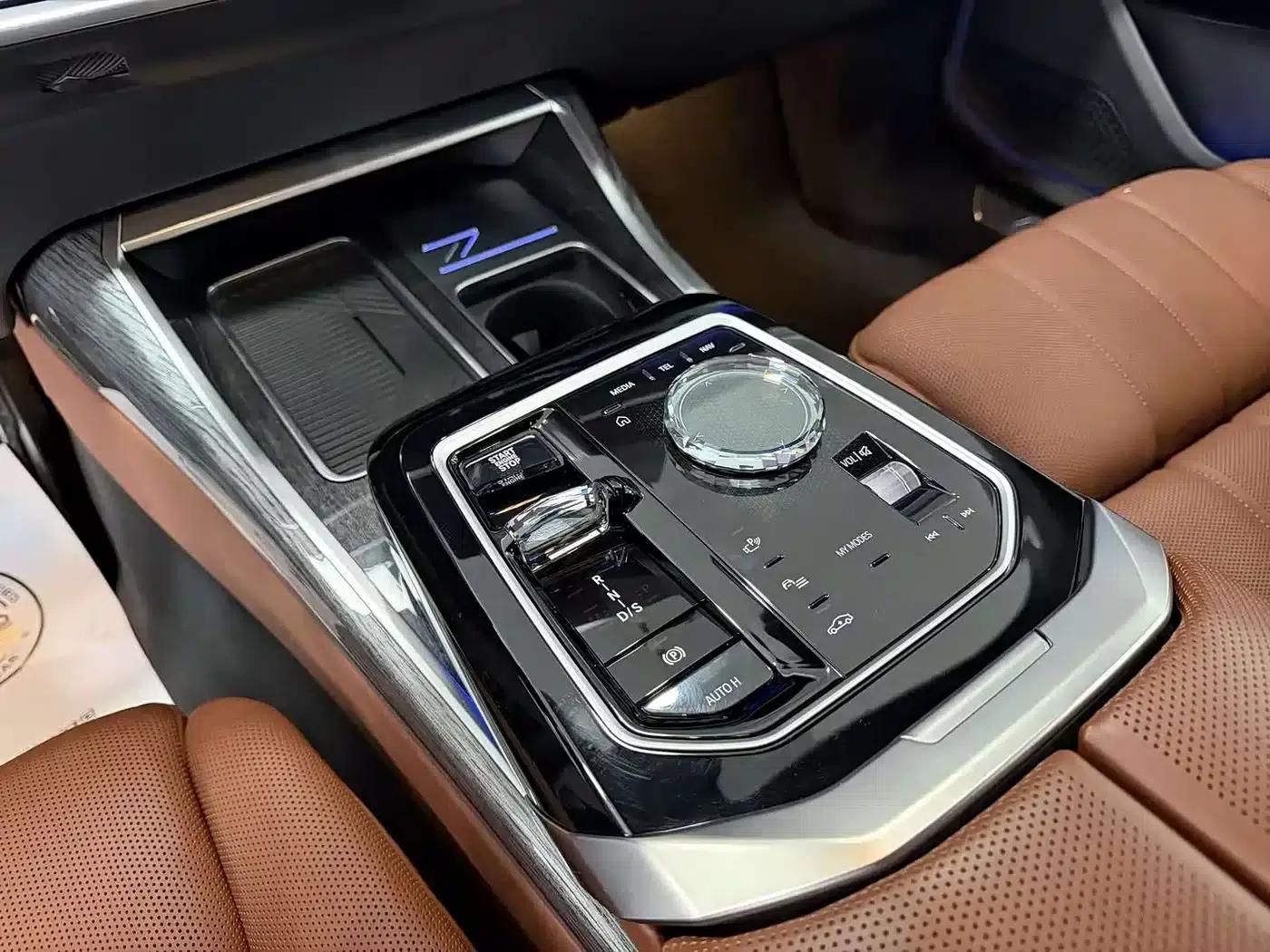 2023 BMW 7 Series 740Li Luxury M Sport Package — миниатюра 14