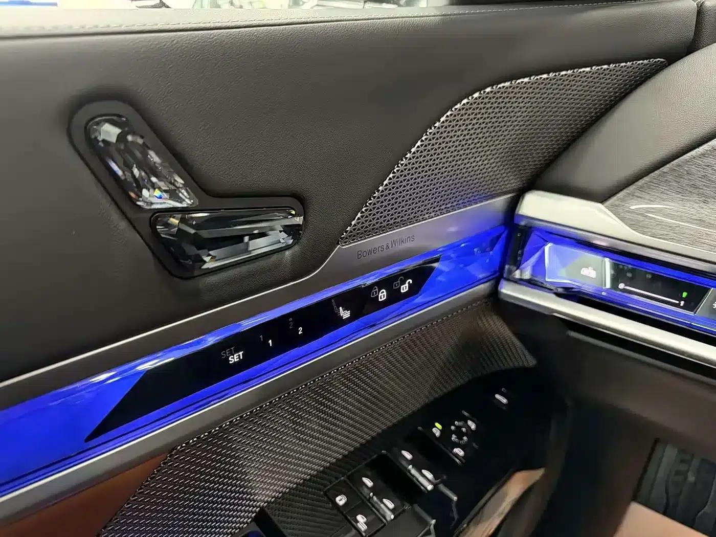 2023 BMW 7 Series 740Li Luxury M Sport Package — миниатюра 16