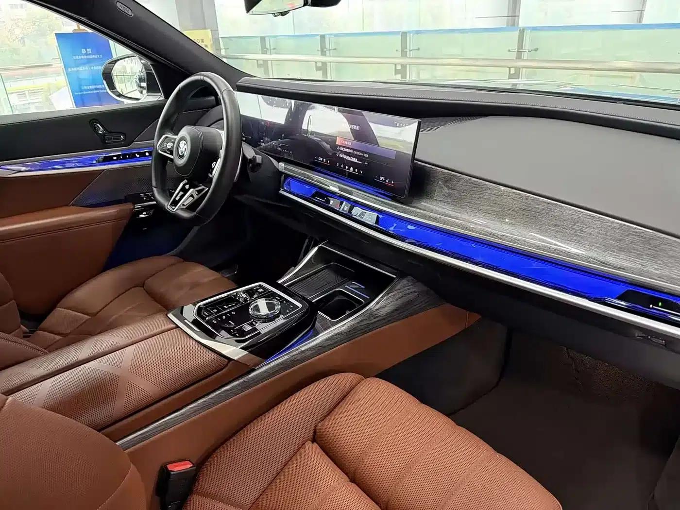 2023 BMW 7 Series 740Li Luxury M Sport Package — миниатюра 18
