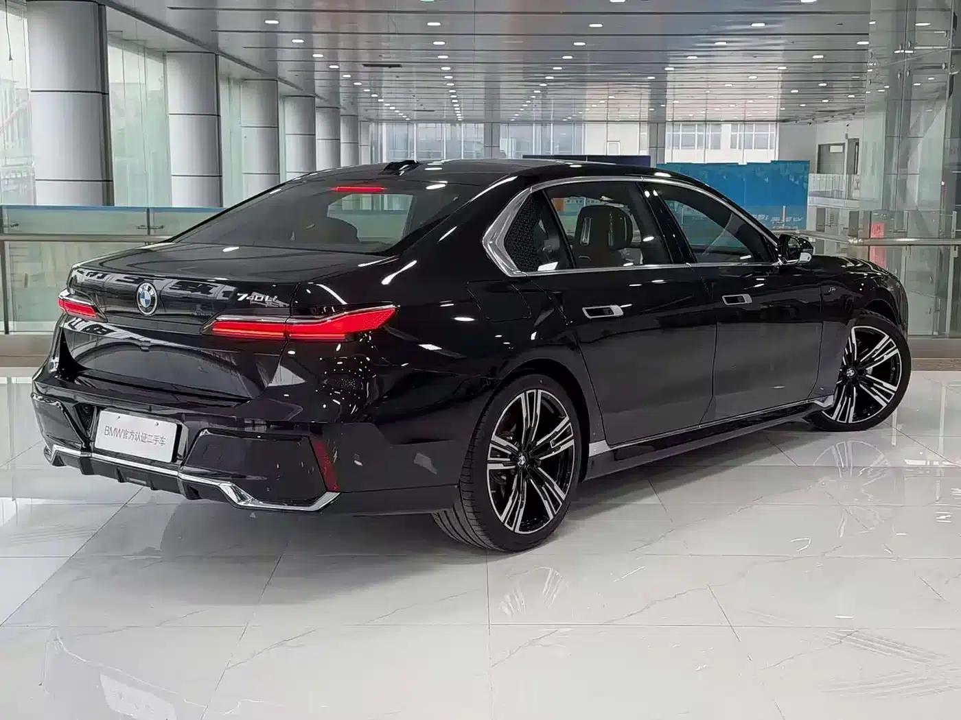 2023 BMW 7 Series 740Li Luxury M Sport Package — миниатюра 4