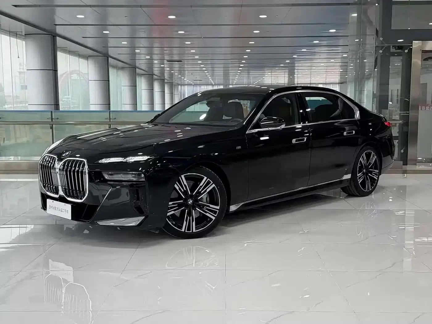 2023 BMW 7 Series 740Li Luxury M Sport Package — миниатюра 6